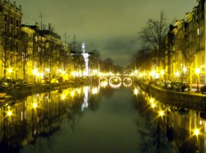 Gracht bei Nacht